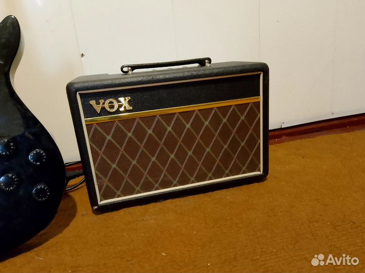 Гитарный комбоусилитель