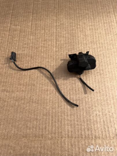 Актуатор лючка бензобака VW Tiguan