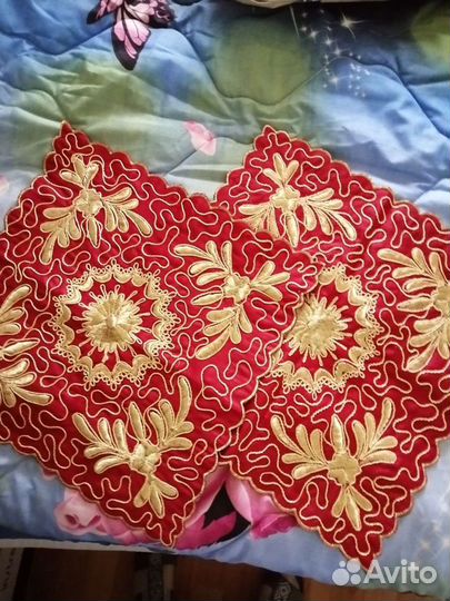 Наволочки декоративные. Шитье золотой нитью. Новые