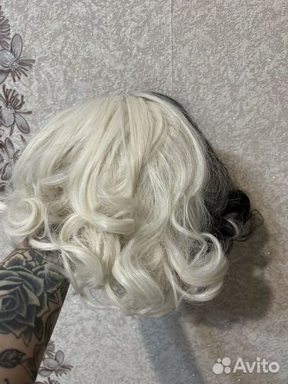 Парик черно белый (венсдей)с перчатками