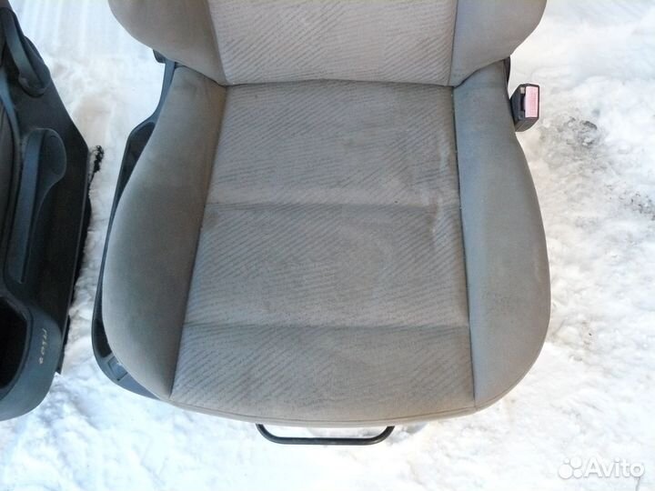 Передние сидения для Peugeot 307