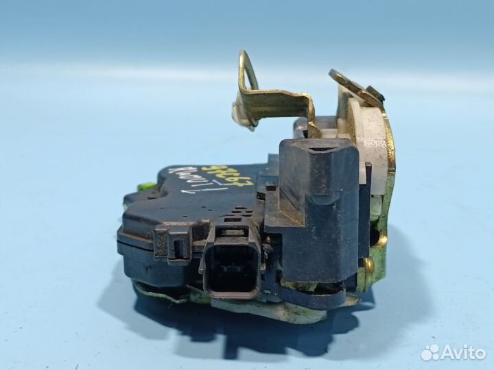 Замок двери задний левый Mitsubishi Outlander 1