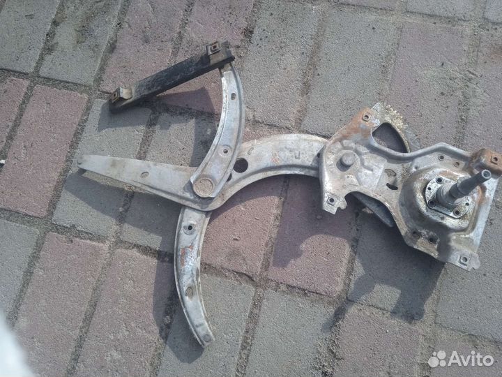 Передний стеклоподъёмник Volkswagen Passat b3