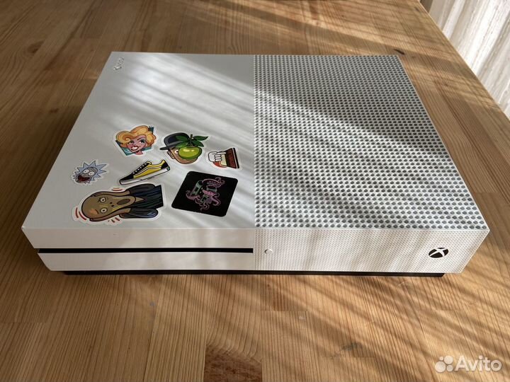 Microsoft xbox one s 500g / без пада