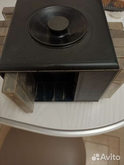 Видеомагнитофон, стойки под аудио и DVD