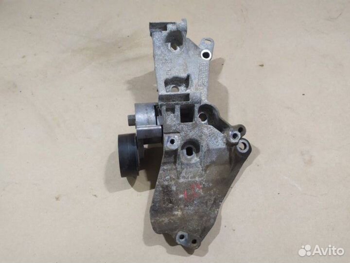 Кронштейн генератора Renault Fluence K4MV838 2010