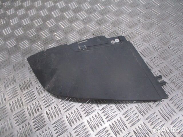 Угловая панель правая Volvo 82430057