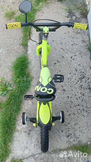 Детский велосипед с боковыми колёсами