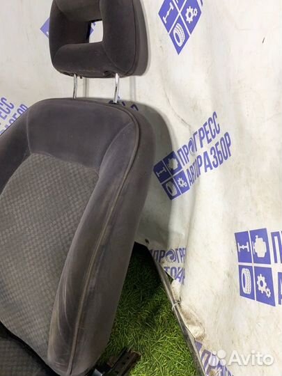 Сиденье переднее левое Toyota Avensis универсал