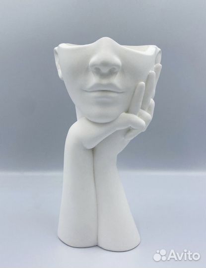 Статуэтка ваза