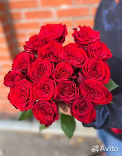 Красные крупноголовые розы. Цветы букеты