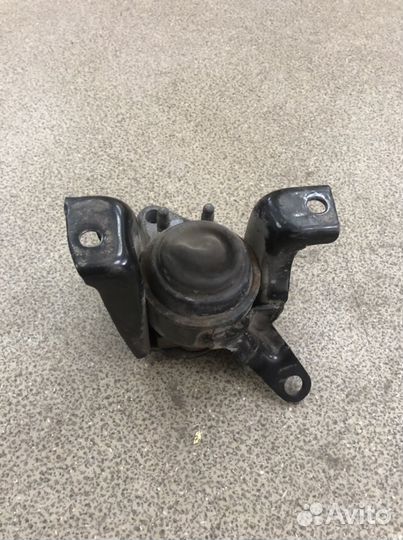 Подушка двигателя правая Avensis