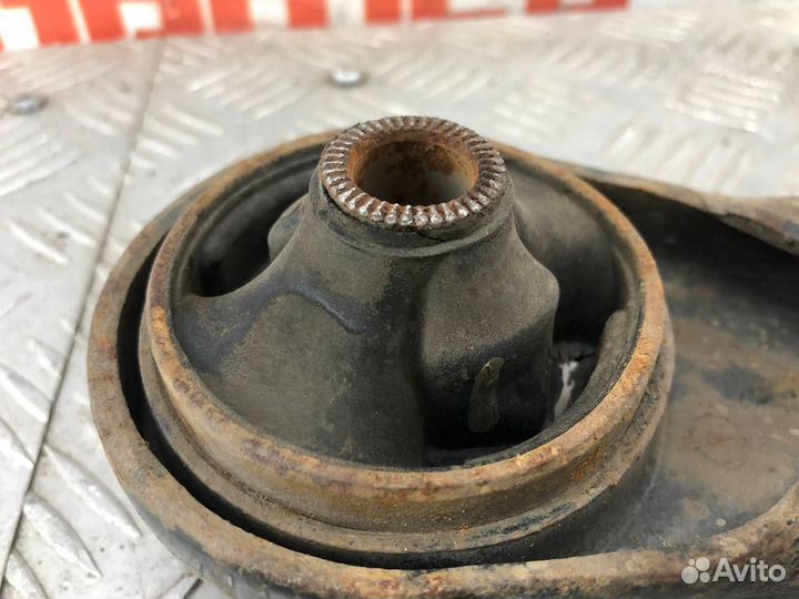 Рычаг левый Тойота Королла Филдер E140