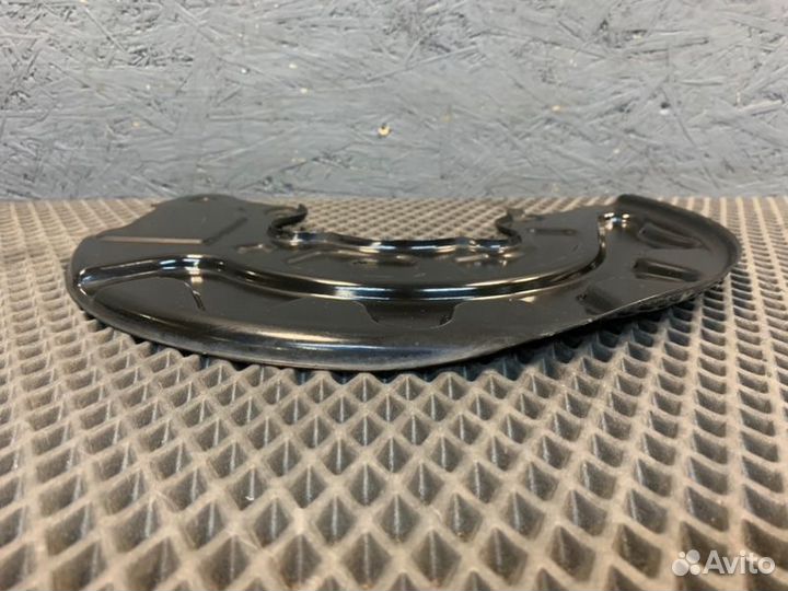 Пыльник тормозного диска передний левый Volkswagen