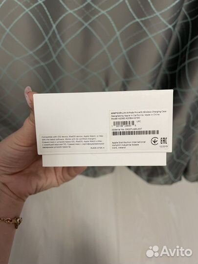 Футляр беспроводной гарнитуры Apple AirPods Pro