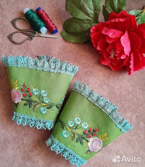 Манжеты с вышивкой и кружевом