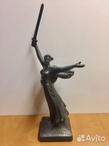 Статуэтка родина мать