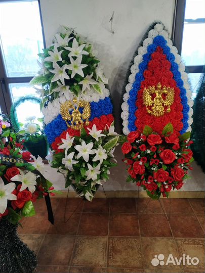 Траурные венки и корзины