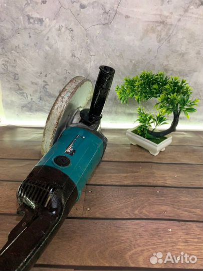 Болгарка Makita 9069