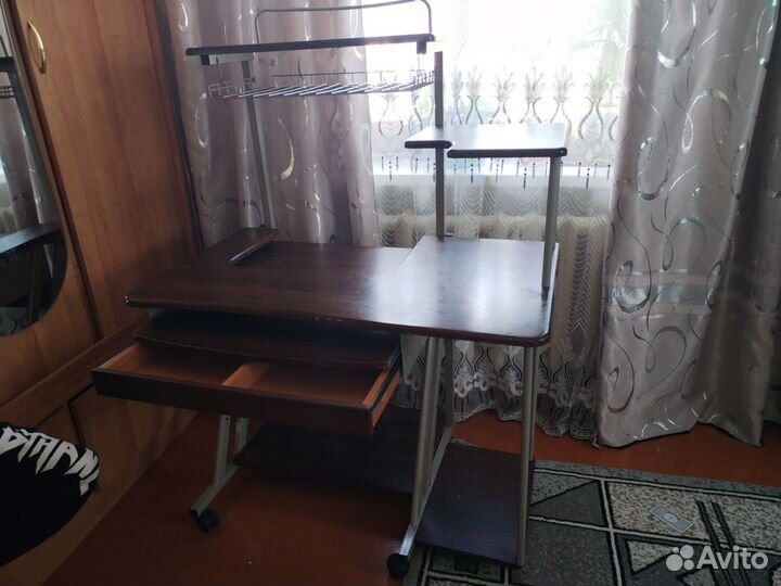 Компьютерный стол