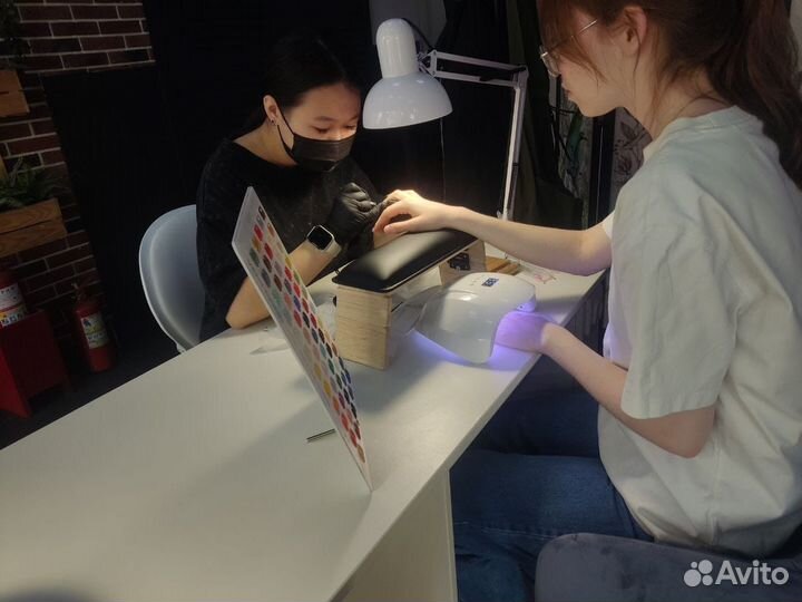 Модель на маникюр с покрытием гель лак