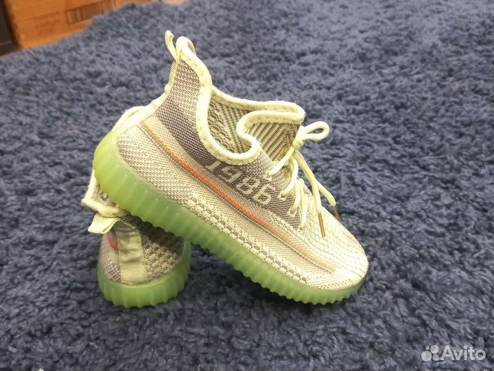 Кроссовки для девочки