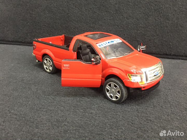 Машинка металлическая