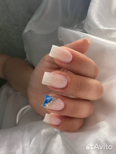 Модель на маникюр