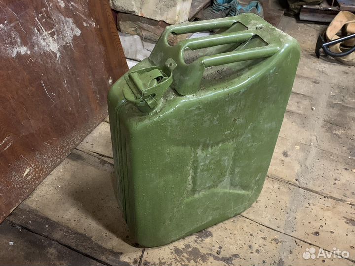 Канистры металлические 20 литров