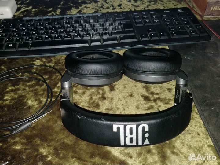 Беспроводные наушники JBL E50BT