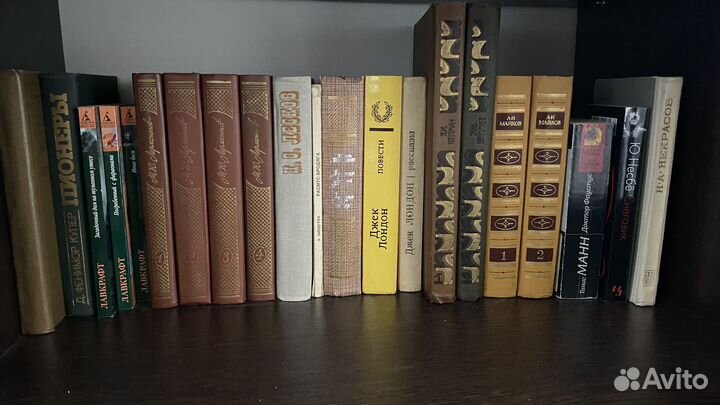 Книги в ассортименте