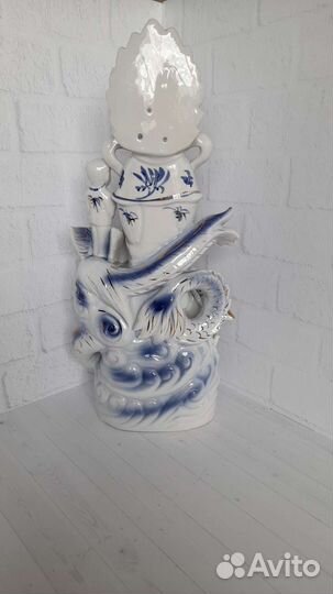 Фарфоровая статуэтка