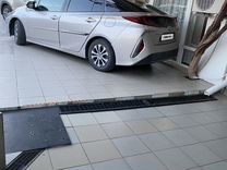 Toyota Prius PHV 1.8 CVT, 2020, 79 000 км, с пробегом, цена 2 600 000 руб.