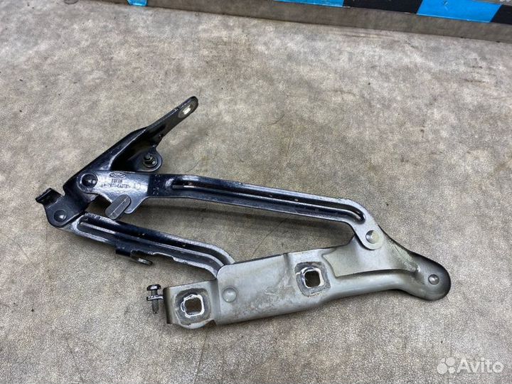 Петля крышки багажника задняя левая Ford Mondeo 4