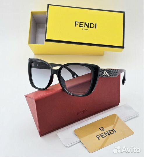 Солнцезащитные очки fendi