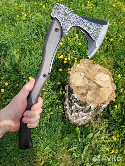 Крутой кованый топор 