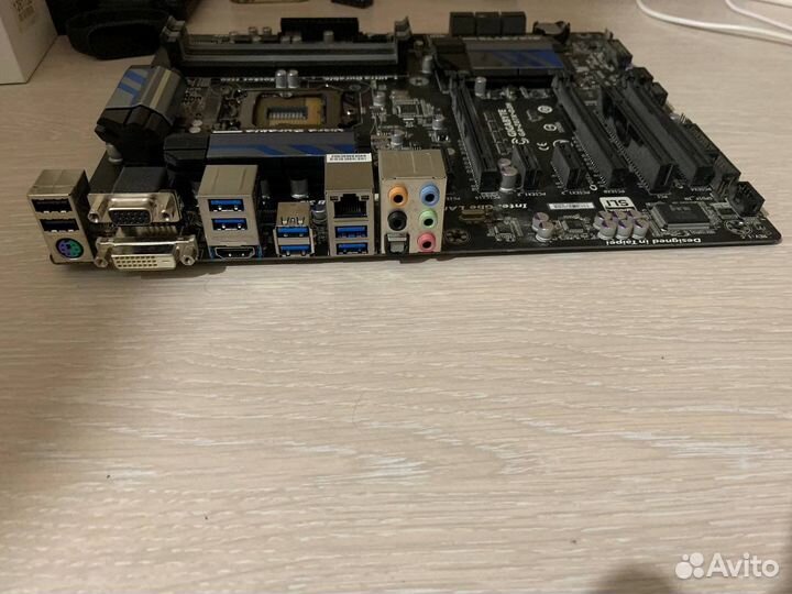 Материнская плата