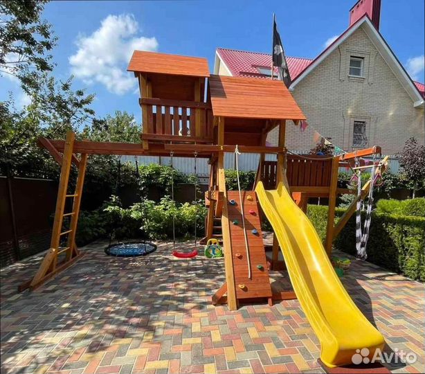 Детская игровая площадка зима / лето