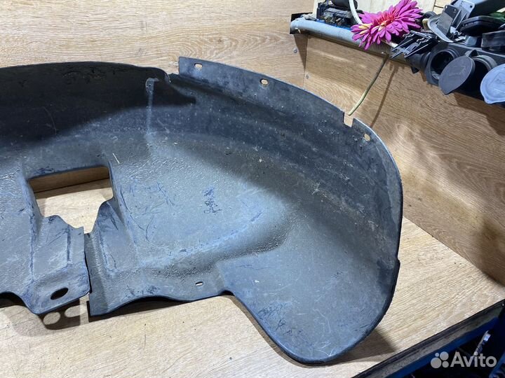 Подкрылок задний левый Volkswagen Touran 1704169