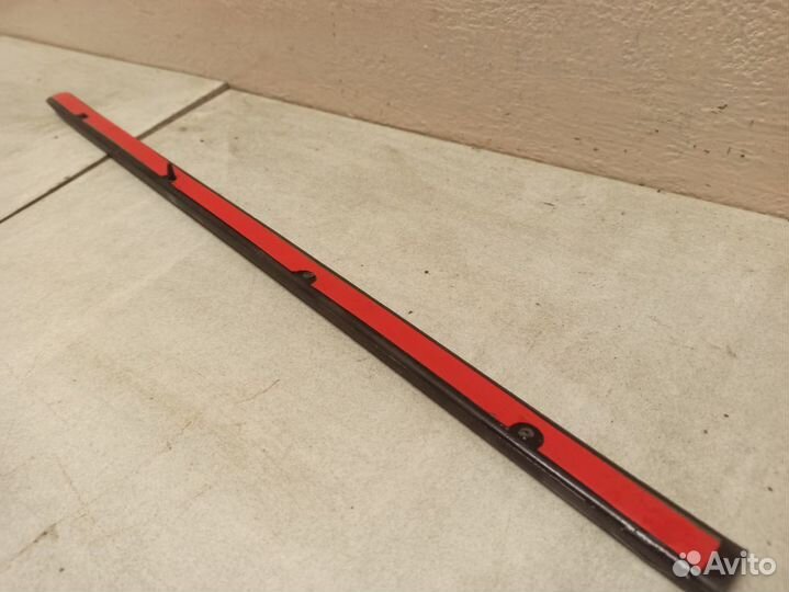 Молдинг двери задней левой