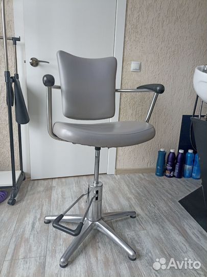 Парикмахерское кресло бу