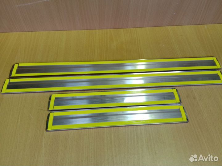 Накладки на пороги Nissan Pathfinder (нержавейка)