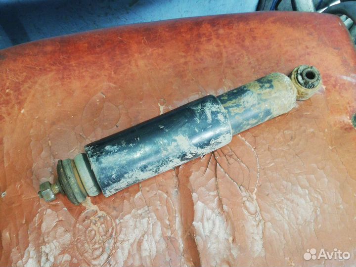 Амортизатор передний Нива Шевроле