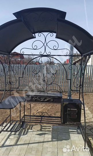 Мангал с крышей