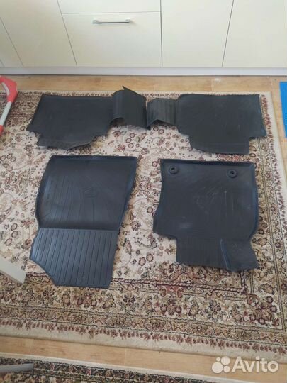 Автомобильные коврики резиновые