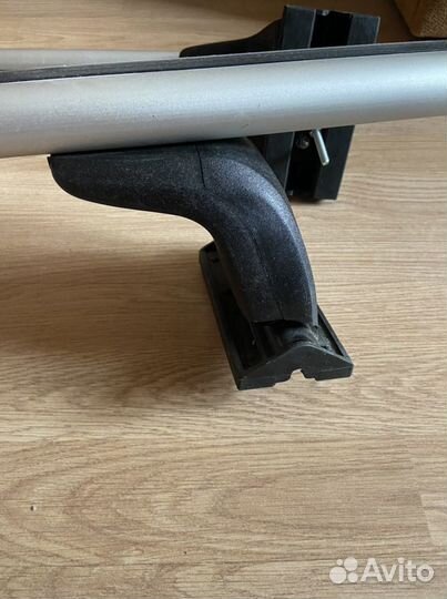 Поперечные рейлинги и крепления для лыж Amos