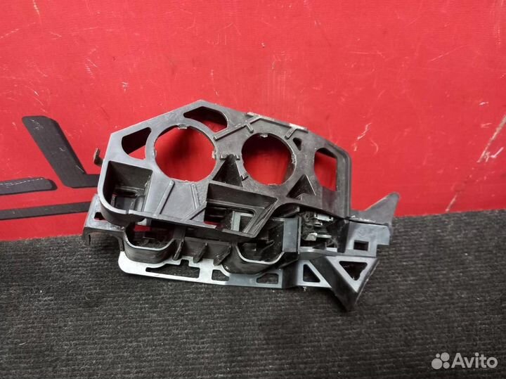 Крепление бампера переднее правое Peugeot 308 4A