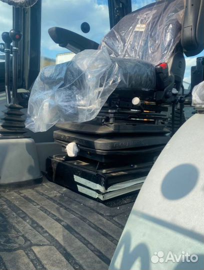 Экскаватор-погрузчик CASE 570 ST, 2023