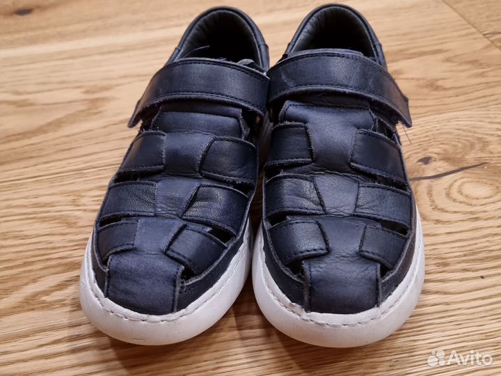 Топсайдеры, сандали