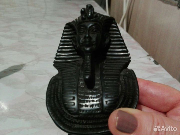 Аромалампа и статуя фараона